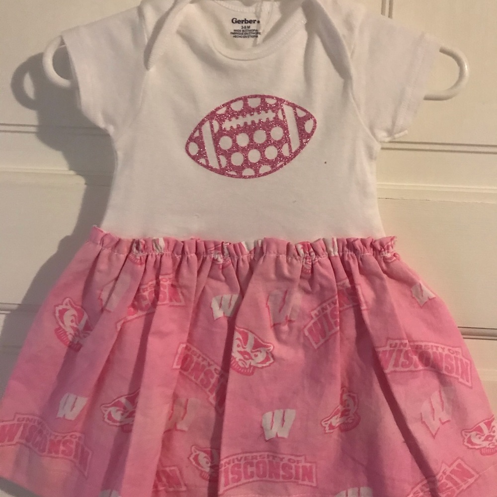 Wisconsin Badger football dress